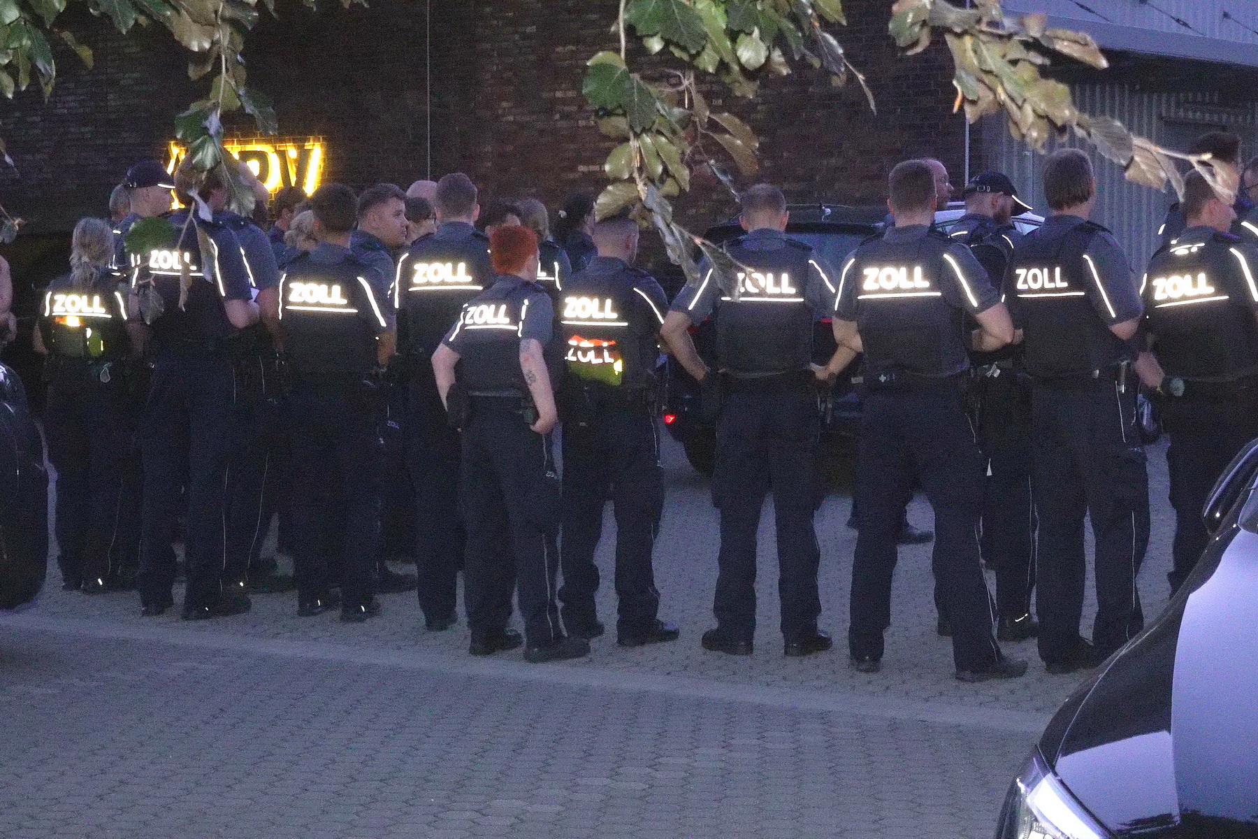 Hamburg Allermöhe - Zoll durchsucht 45 Objekte mit 450 Beamten in 7 Bundesländern