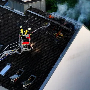 Die Feuerwehr brachte den Brand in der Haydnstraße schnell unter Kontrolle. Dennoch ist die Wohnung unbewohnbar.