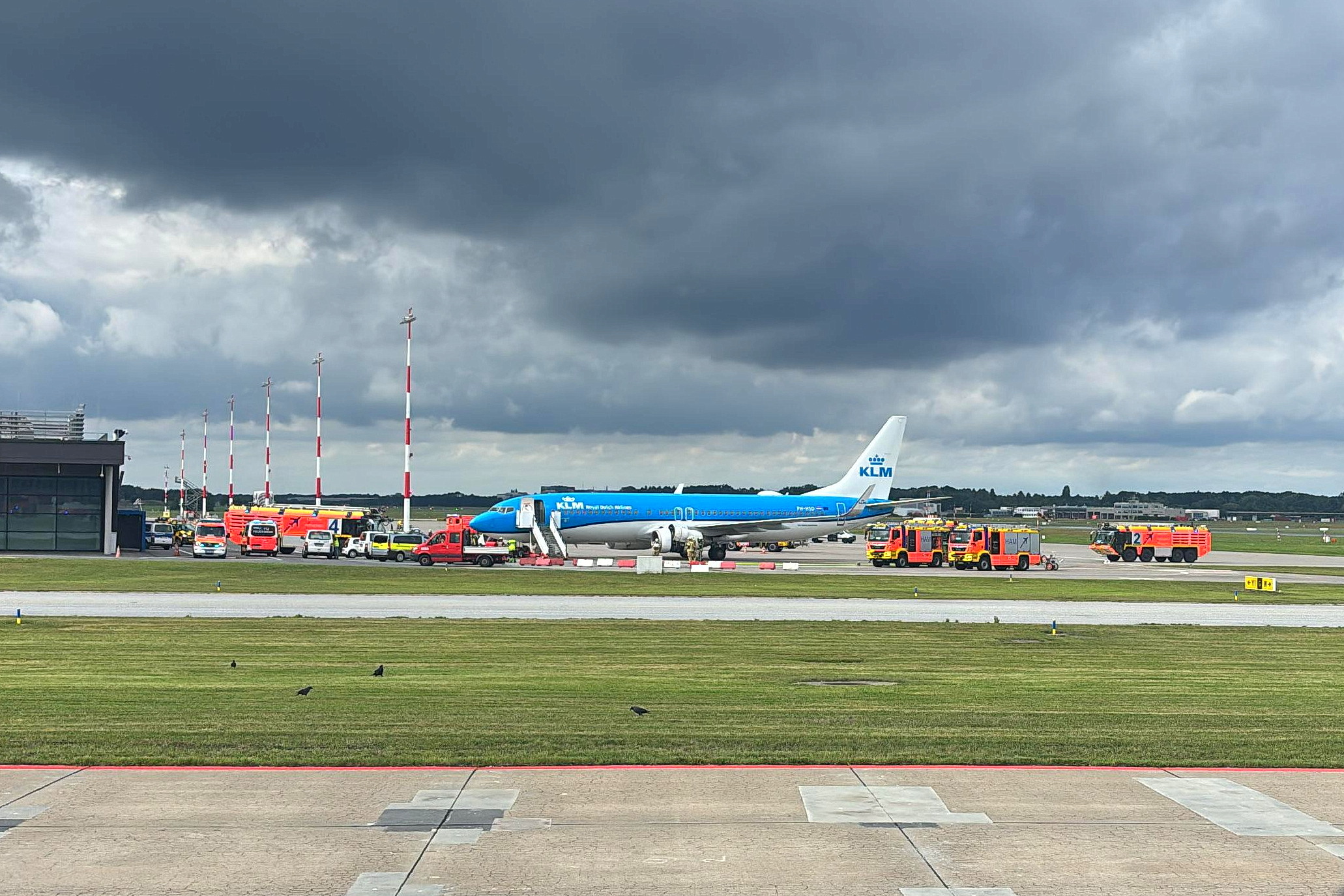 Nachdem die Crew Rauch in einem der Triebwerke meldete, musste ein KLM-Jet in Hamburg außerplanmäßig landen.