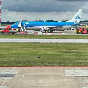 Nachdem die Crew Rauch in einem der Triebwerke meldete, musste ein KLM-Jet in Hamburg außerplanmäßig landen.