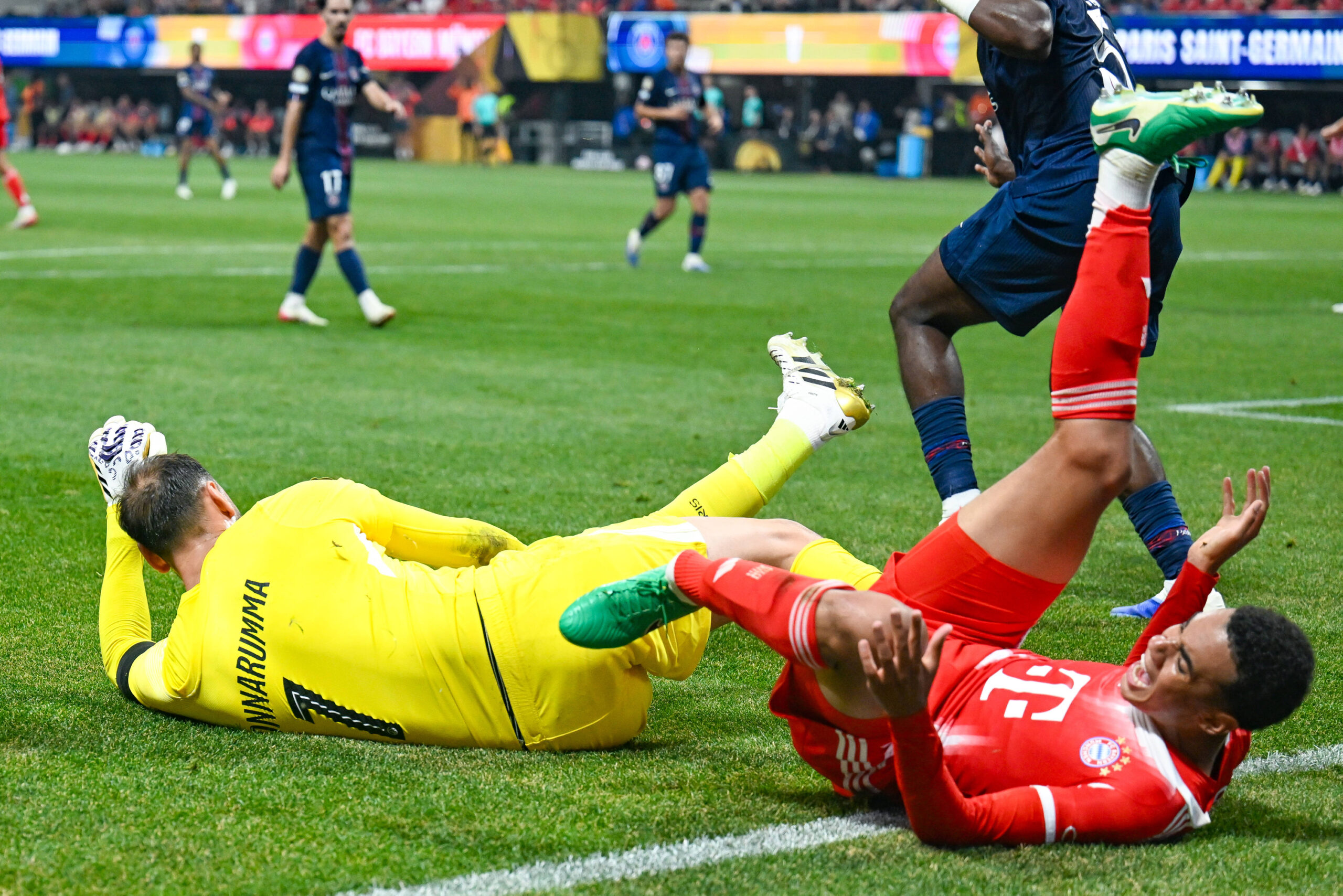 Jamal Musiala nach dem Zusammenstoß mit Gianluigi Donnarumma