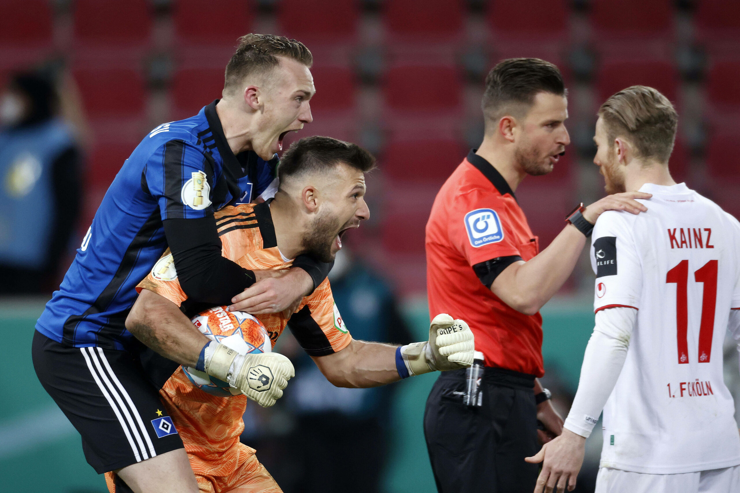 Der HSV jubelt, der Kölner Kainz ist nach dem Pokal-Elfmeterschießen Anfang 2022 bedient.