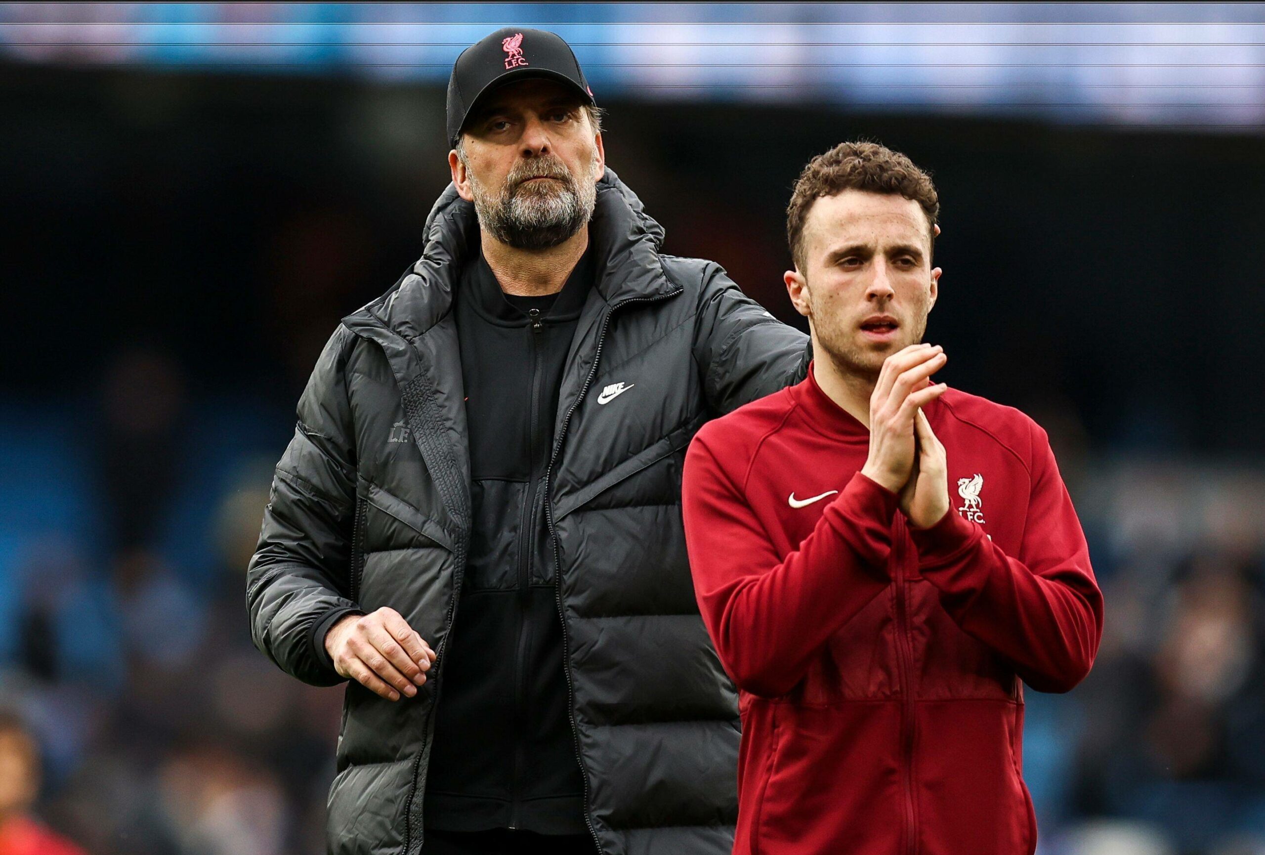 Jürgen Klopp und Diogo Jota zusammen auf dem Fußballplatz