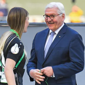 Frank-Walter Steinmeier ehrt Selina Cerci