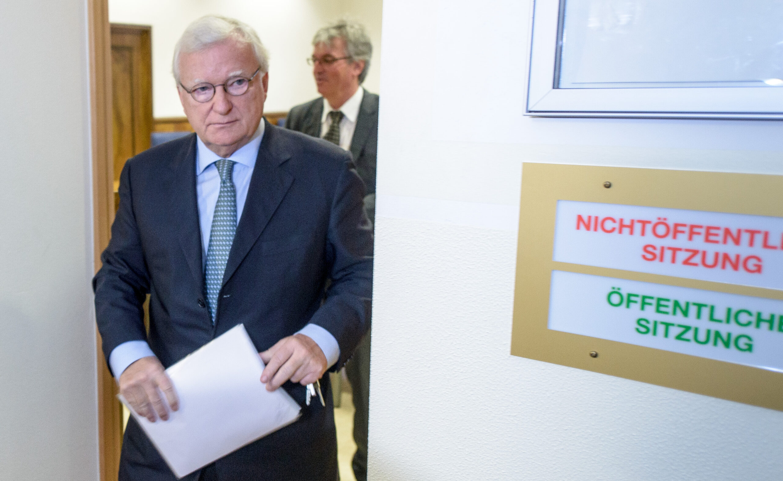 Gerd Niebaum vor dem Dortmunder Landgericht