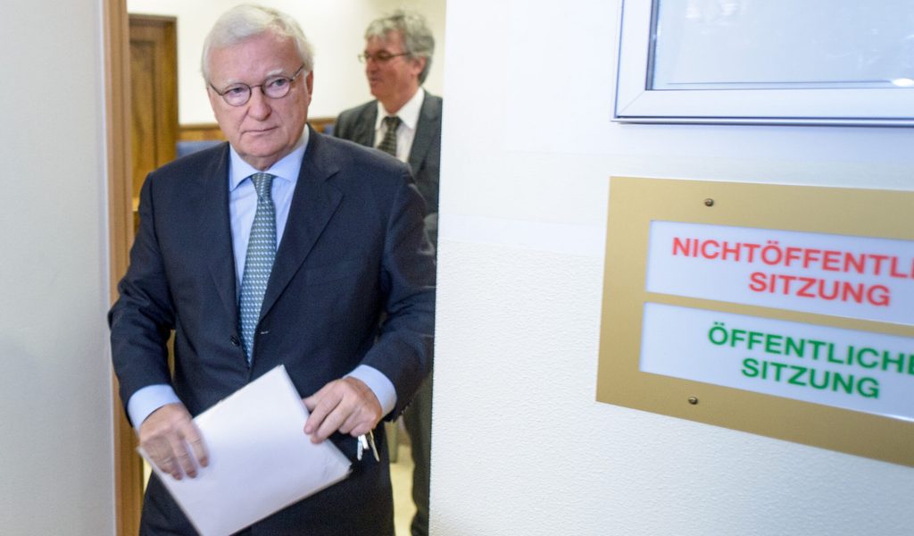 Tief-gefallener-Ex-Bundesliga-Boss-besch-ftigt-sich-mit-Intrigen-im-Wei-en-Haus