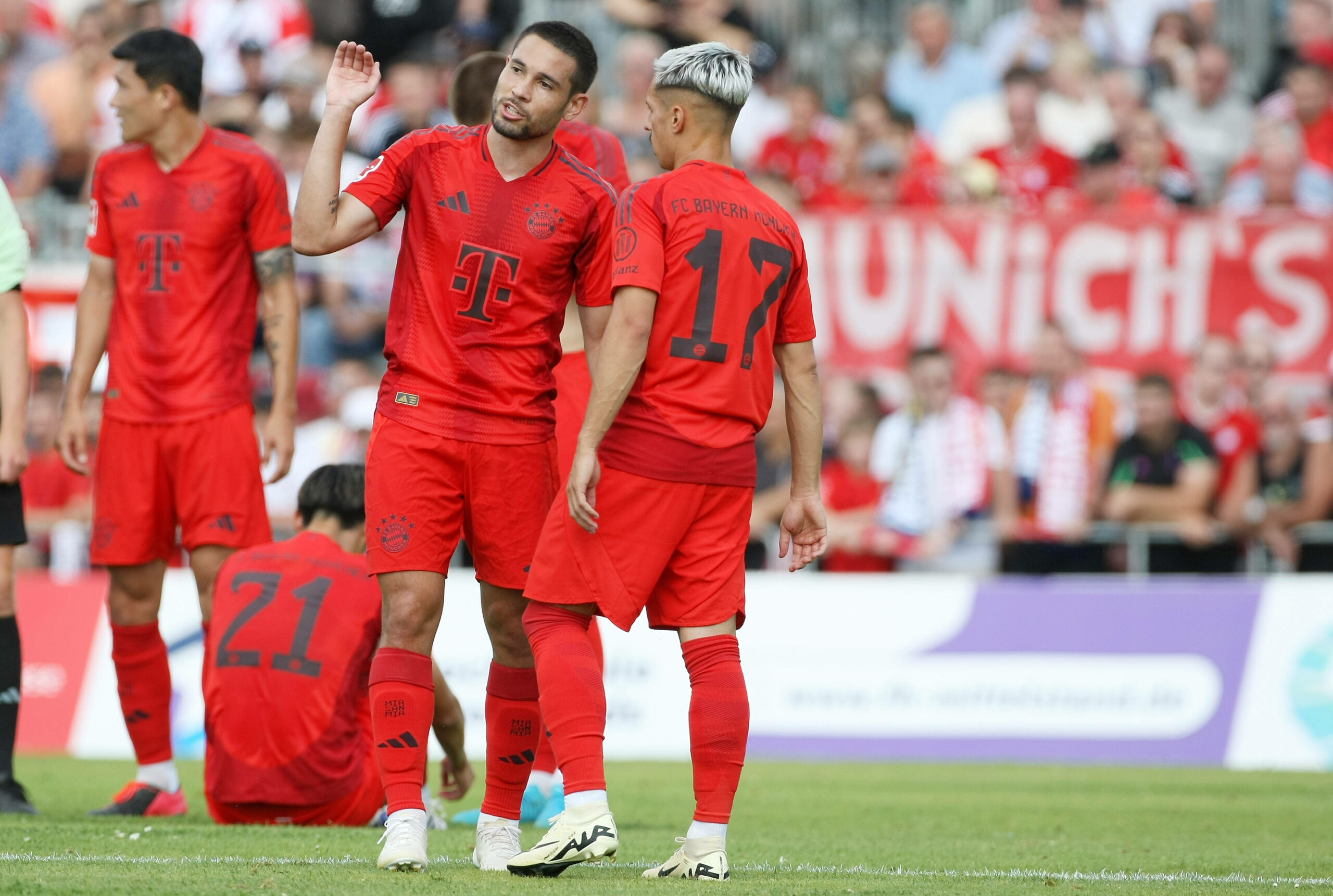 Raphael Guerreiro und Bryan Zaragoza im Spiel