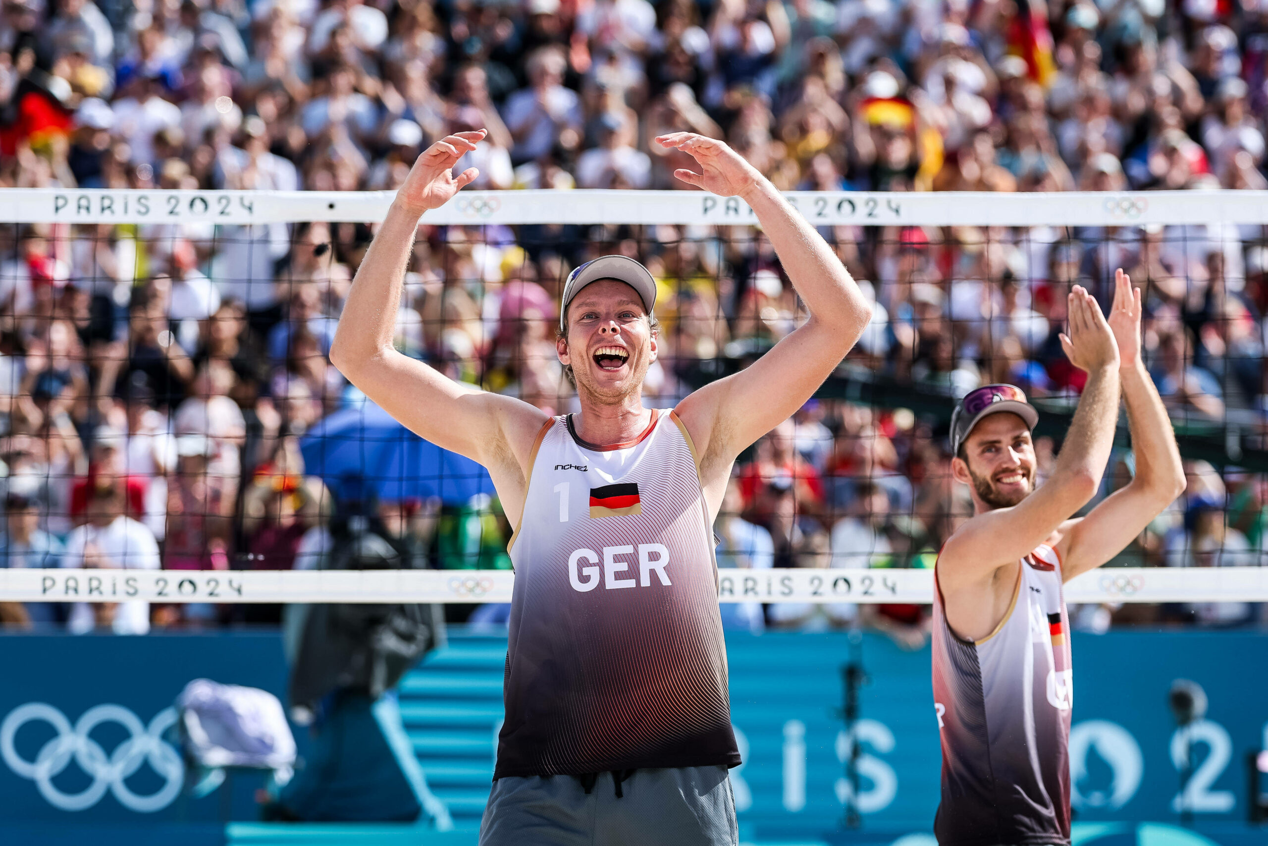 Nils Ehlers und Clemens Wickler jubeln in Paris