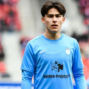 Lucien Littbarski steht im Schatten seines Vaters