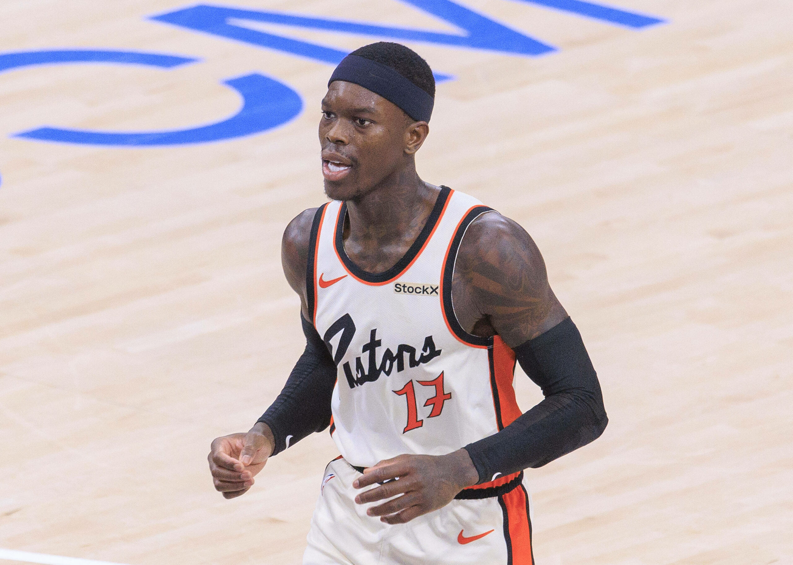Dennis Schröder wird das Trikot der Detroit Pistons wohl ablegen.