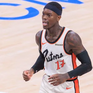 Dennis Schröder wird das Trikot der Detroit Pistons wohl ablegen.