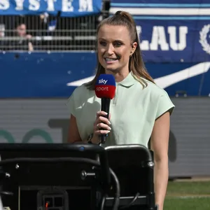 Nele Ocik am Sky-Mikrofon