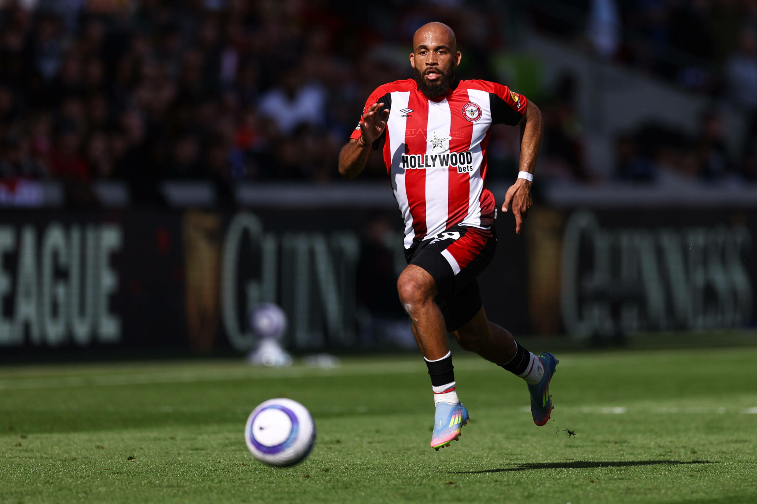 Bryan Mbeumo im Trikot von Brentfordt