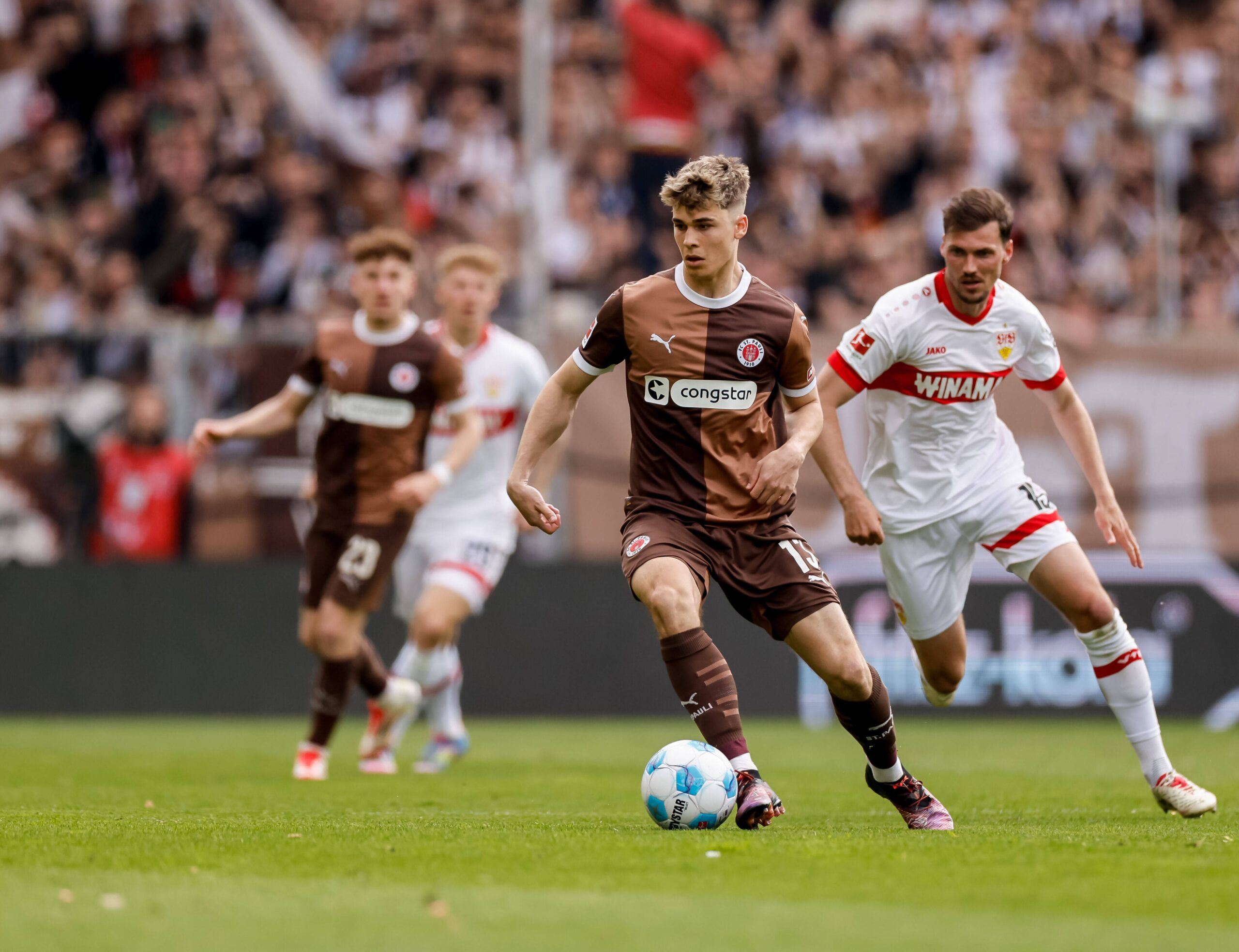 Noah Weißhaupt im Spiel gegen Stuttgart