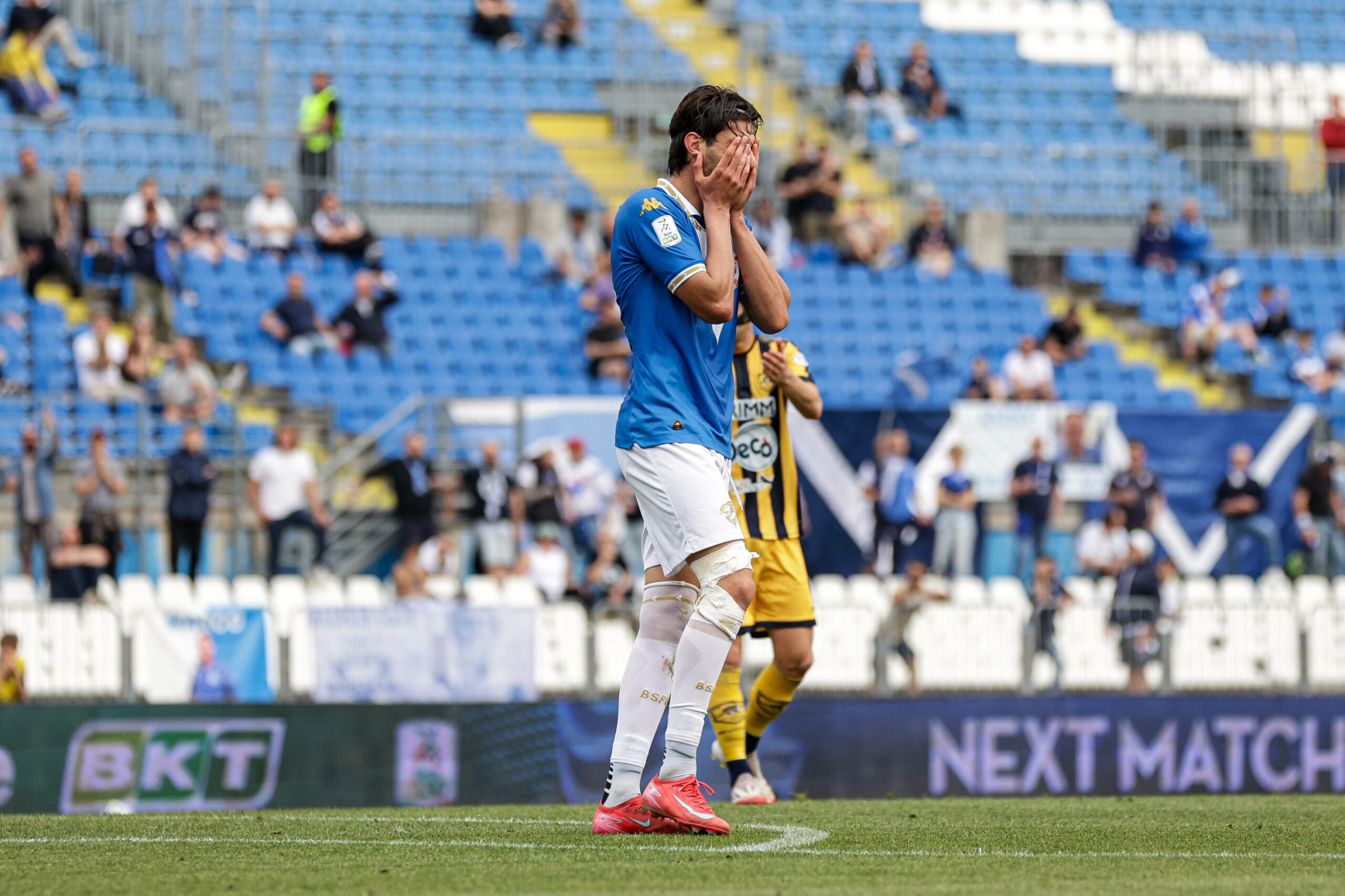 Gennaro Borrelli (Brescia Calcio) zeigt sich enttäuscht nach dem 37.Spieltag