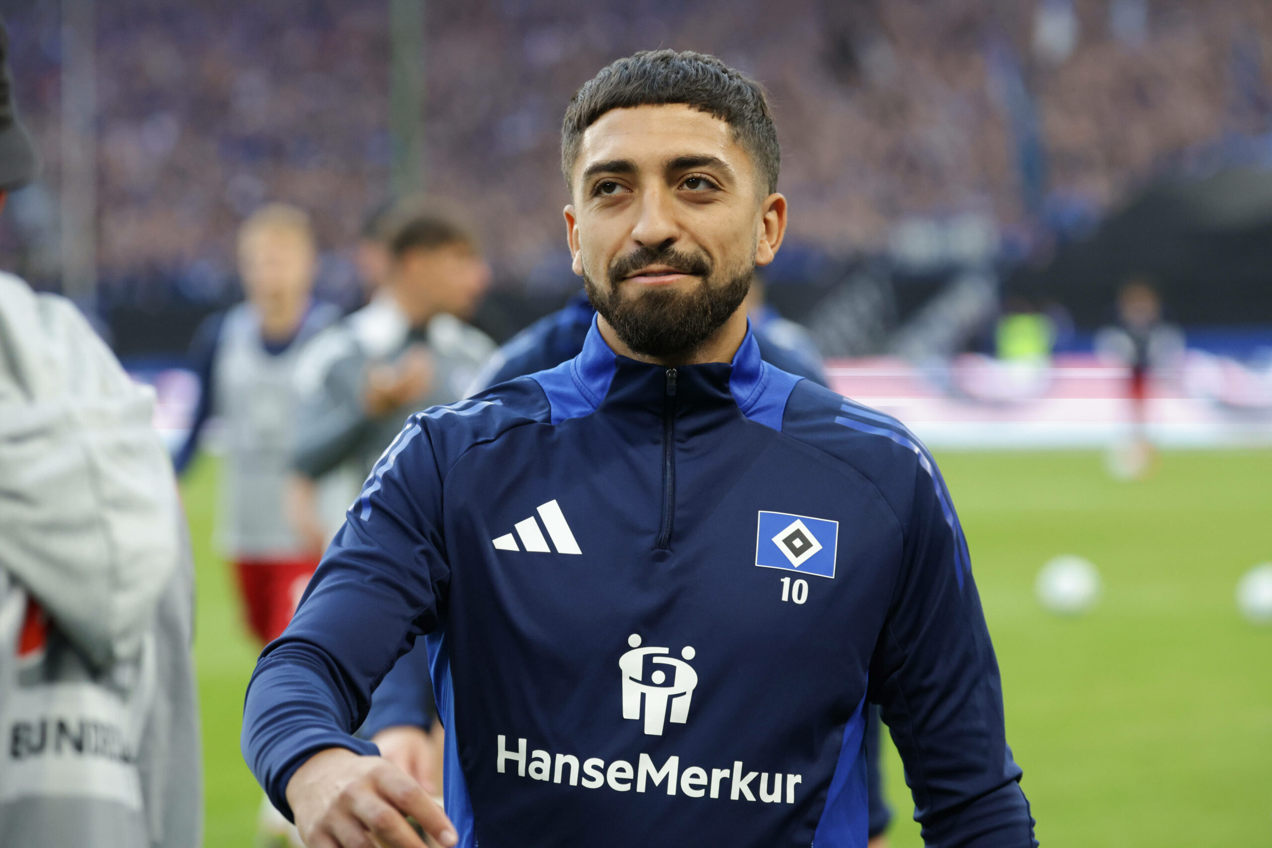 Vor drei Wochen verletzte sich Immanuel Pherai – mittlerweile kann der HSV-Offensivmann wieder lachen.