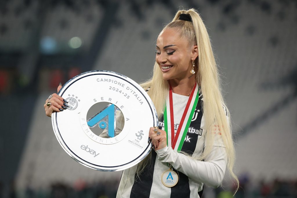 Juventus-Kickerin Lehmann mit der italienischen Meisterschale