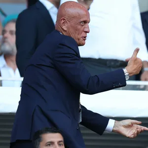 Schiri-Boss Pierluigi Collina als Zuschauer bei der Klub-WM in den USA