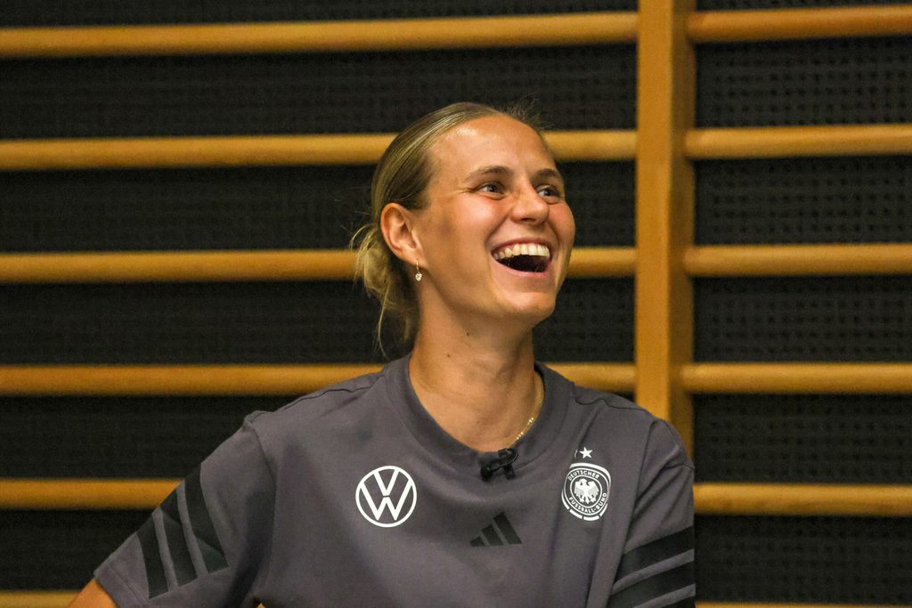 Klara Bühl im DFB-Trainingslager in Herzogenaurach