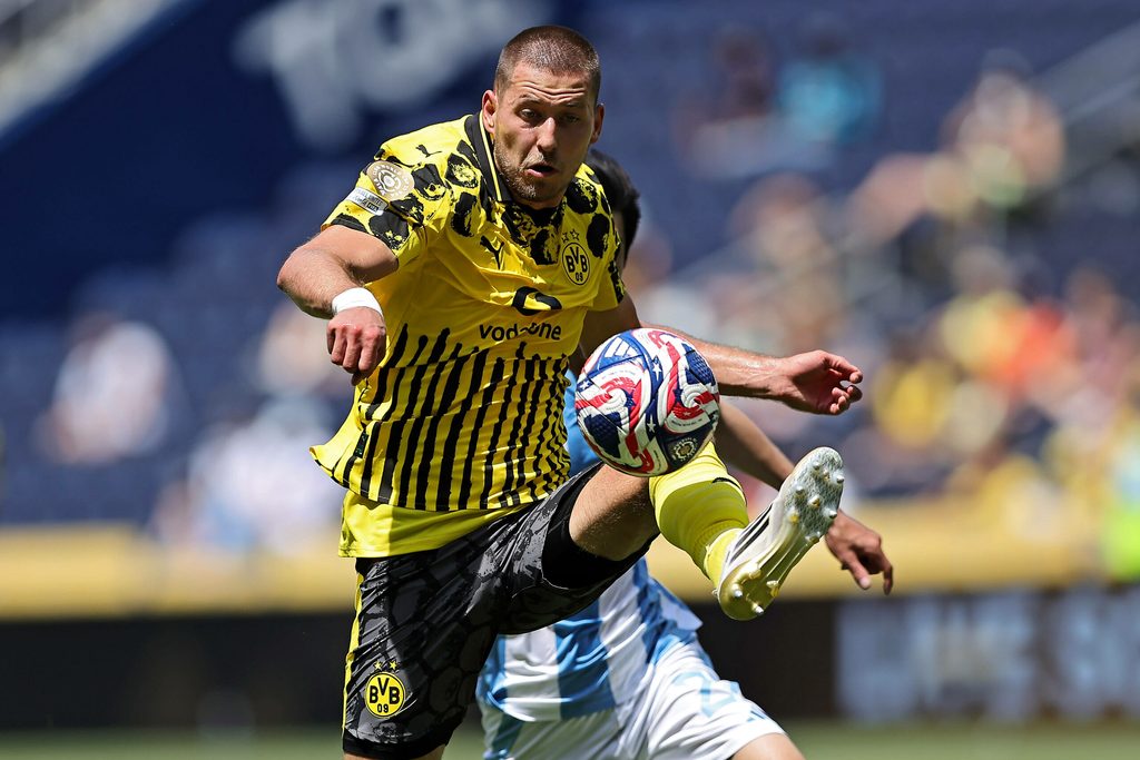 Waldemar Anton spielt mit Dortmund im Achtelfinale gegen Monterrey.