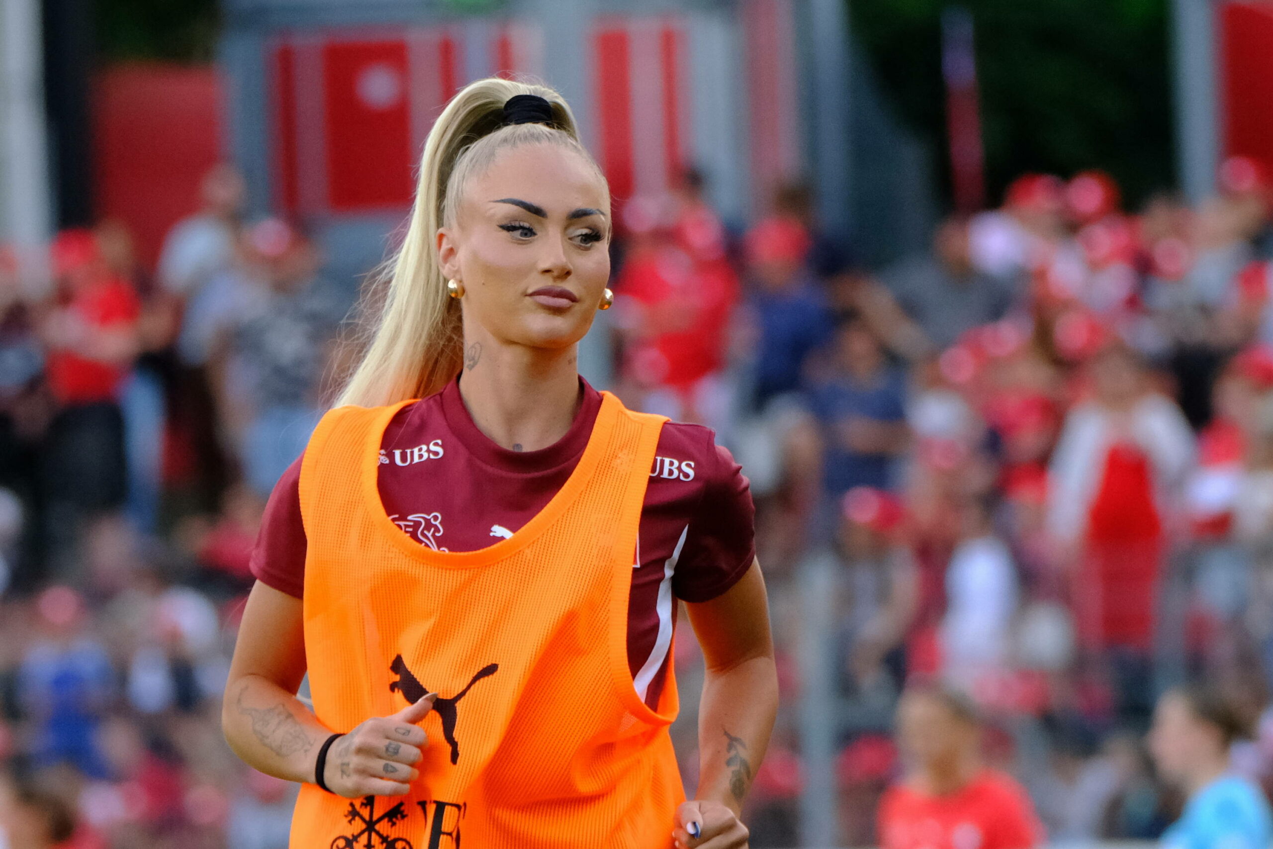 Alisha Lehmann vor einem Länderspiel gegen Tschechien
