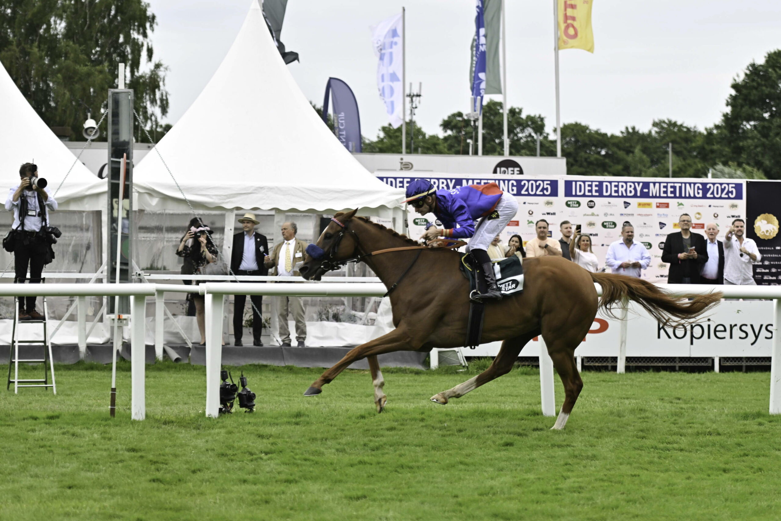 Flatten the Curve mit Jockey Lukas Delozier in Hamburg