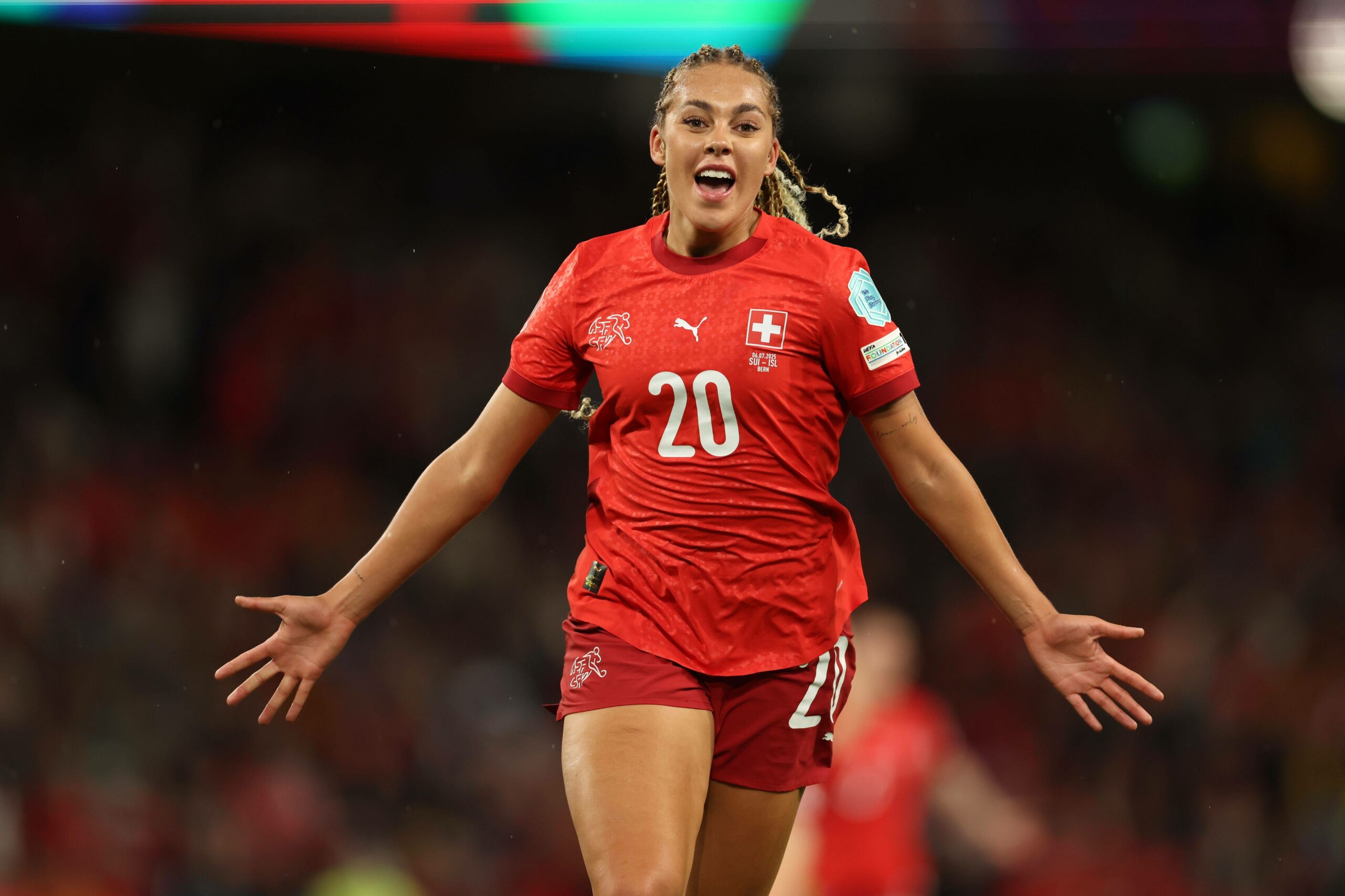 Alayah Pilgrim jubelt nach ihrem 2:0 für die Schweiz.