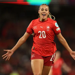 Alayah Pilgrim jubelt nach ihrem 2:0 für die Schweiz.