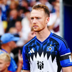 Sebastian Schonlau schaut ernst