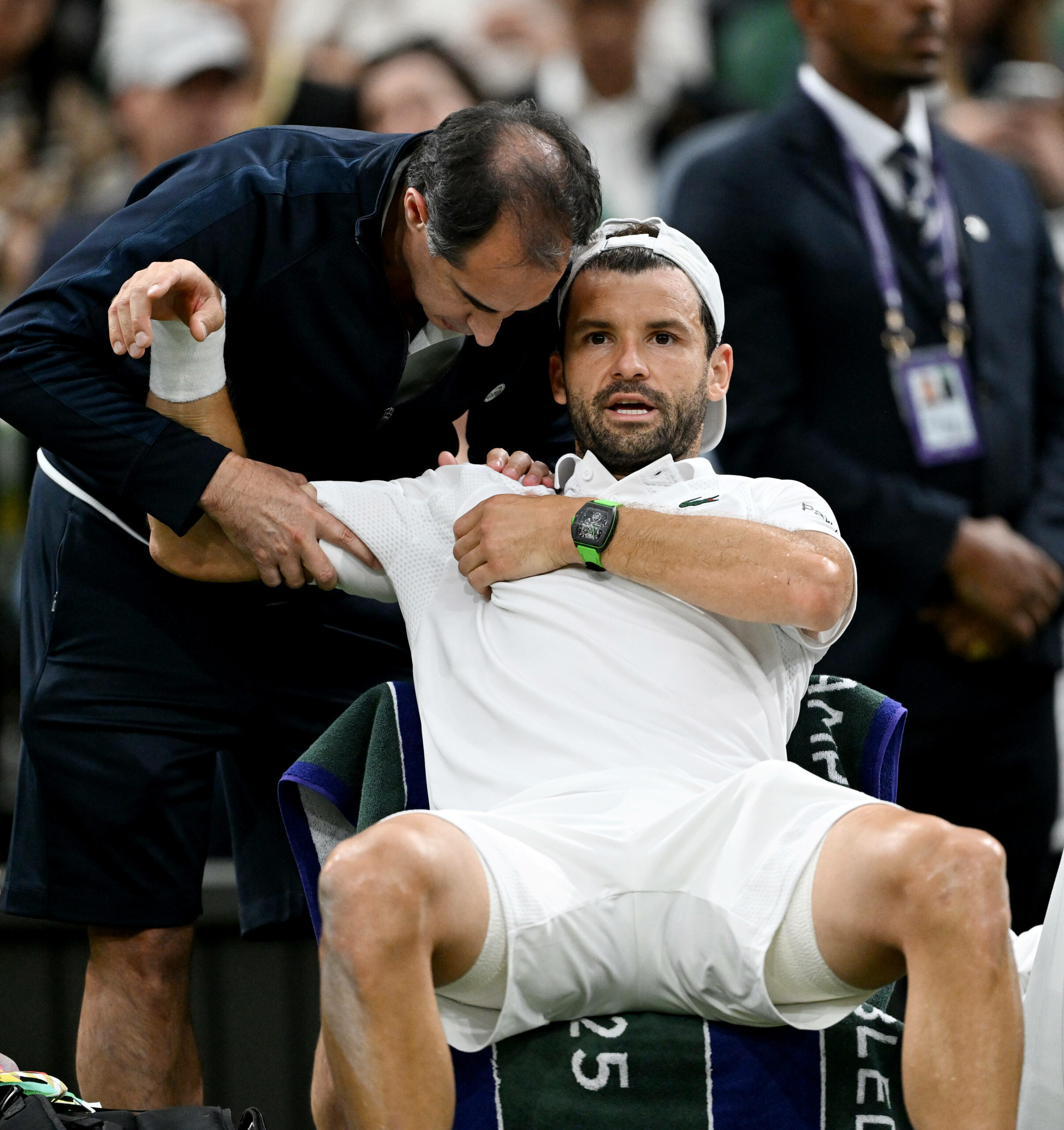 Grigor Dimitrov wird behandelt