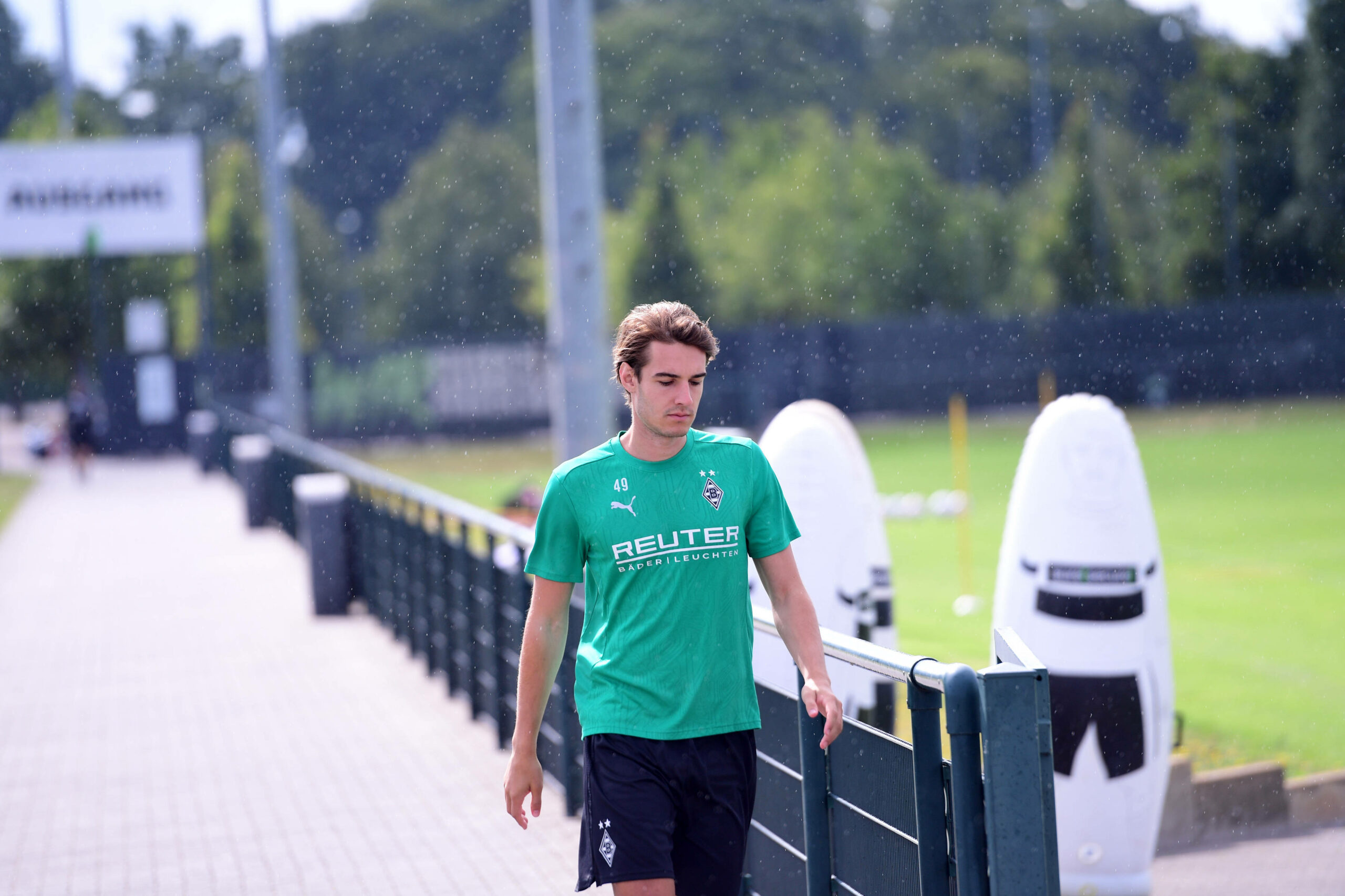 Florian Neuhaus auf dem Weg zum Training mit der U23 von Gladbach
