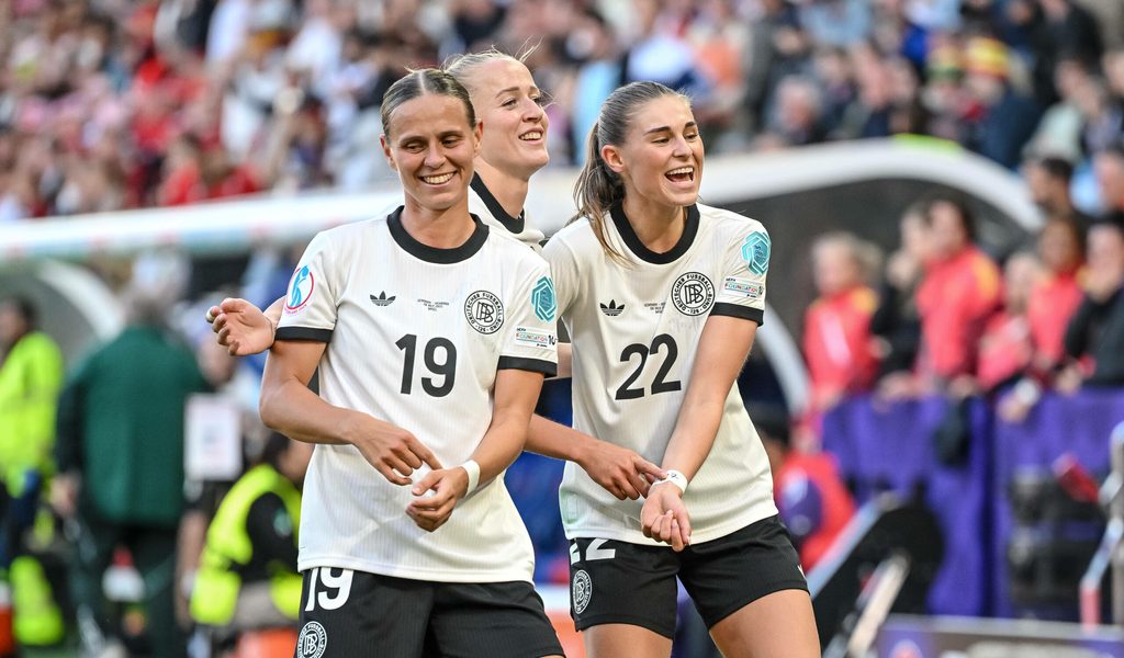 Schüller trifft zum Sieg! DFB-Elf trotzt VAR-Chaos - Grüße an verletzte Gwinn