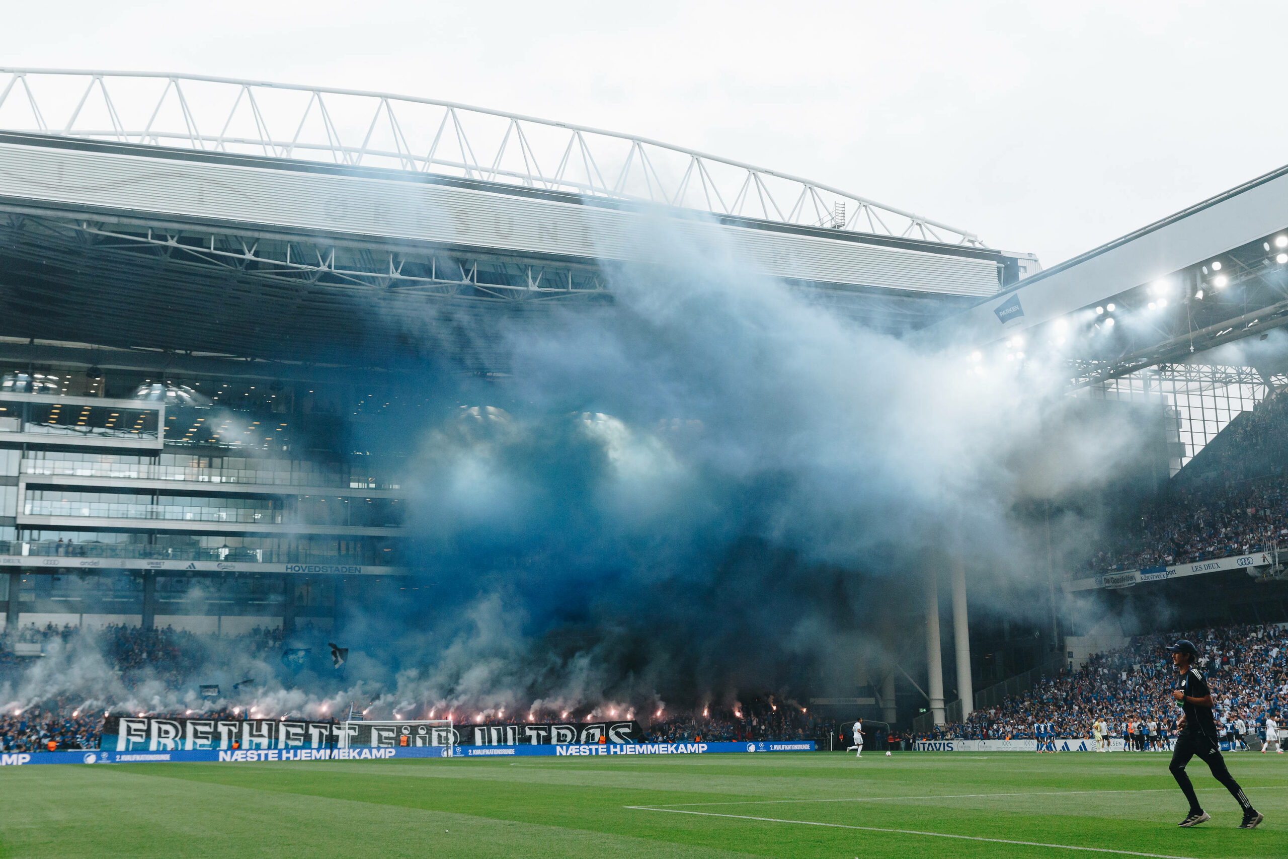HSV-Fans zünden Rauchtöpfe in Kopenhagen