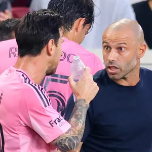 Lionel Messi mit Trainer Mascherano