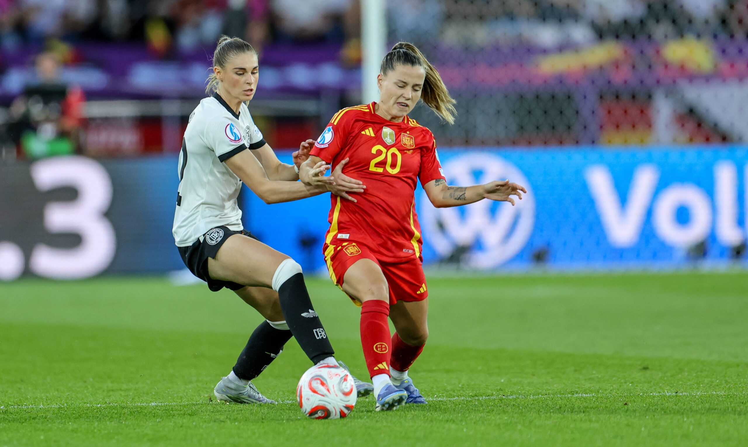 Jule Brand gegen Claudia Pina