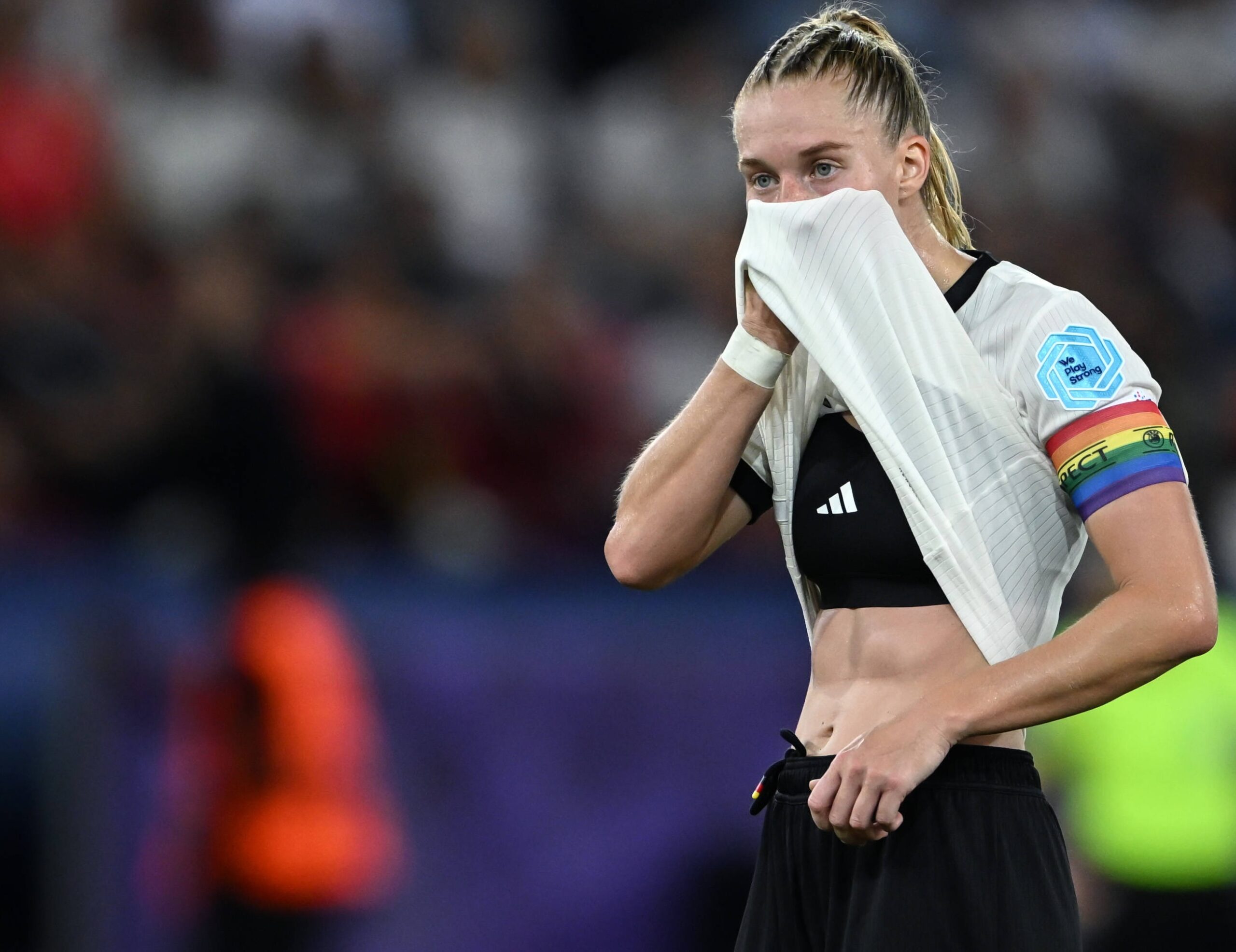 Janina Minge nach dem Gegentor gegen Spanien