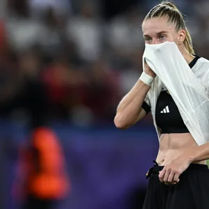 Janina Minge nach dem Gegentor gegen Spanien