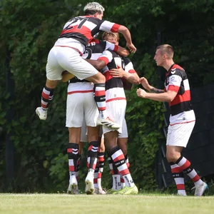 Altona 93 bejubelt den Sieg gegen Norderstedt zum Auftakt der Regionalliga-Saison