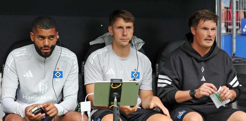 Auf das HSV-Trainerteam um Chef Merlin Polzin (r.) und seine Assistenten Loic Favé (Mitte) und Richard Krohn (r.) wartet noch eine Menge Arbeit.