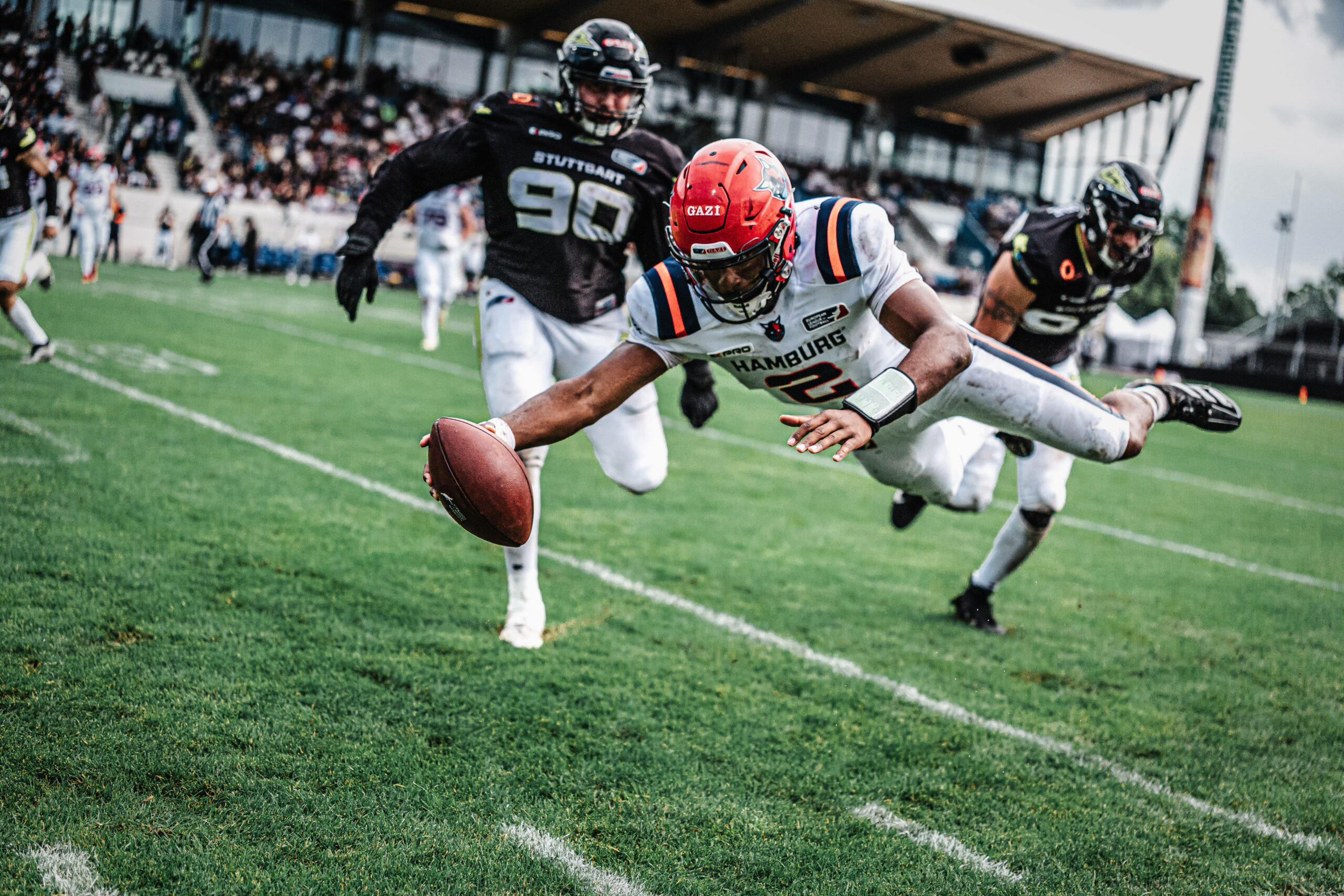 Jaylen Tregle bei einem Tackle für die Hamburg Sea Devils