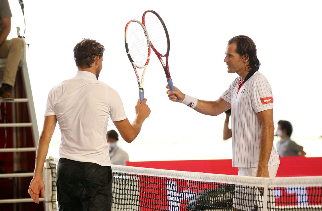 Schläger-Treffen statt Handschlag: Thiem und Haas beim Exhibition Match in der Corona-Zeit