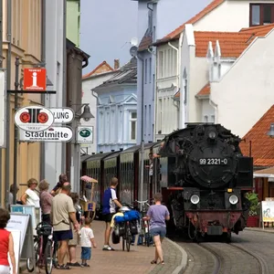Lokomotive und Häuser