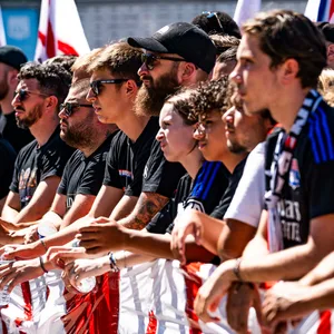 Nach dem Zwangsabstieg gingen zahlreiche Lyon-Fans auf die Straße.