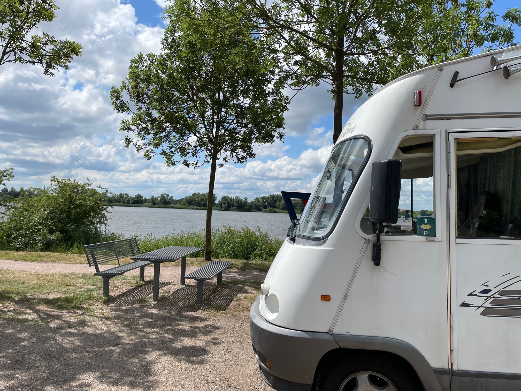 Wohnmobilstellplatz am Schiffsanleger in Geesthacht
