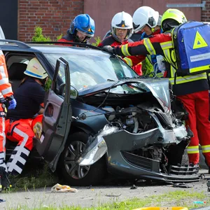 Autos krachen in Tornesch frontal ineinander – fünf zum Teil schwer Verletzte