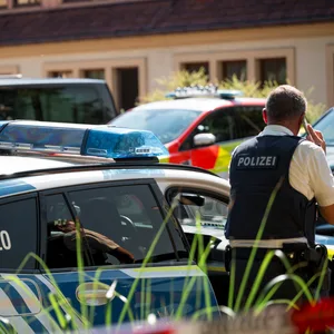 Polizist, Polizeiauto