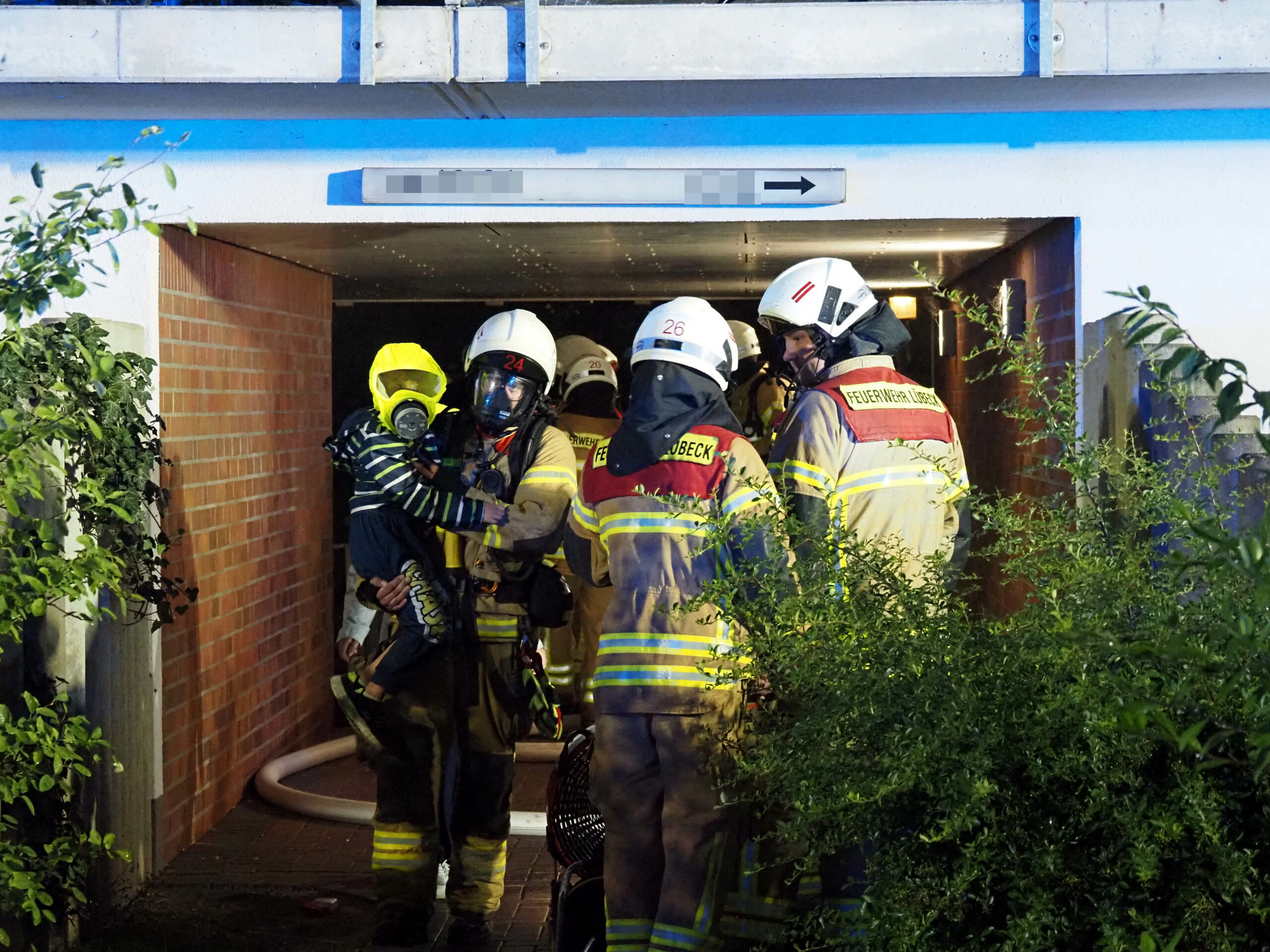 Kellerbrand in Lübeck – viele Bewohner, darunter auch Kinder gerettet