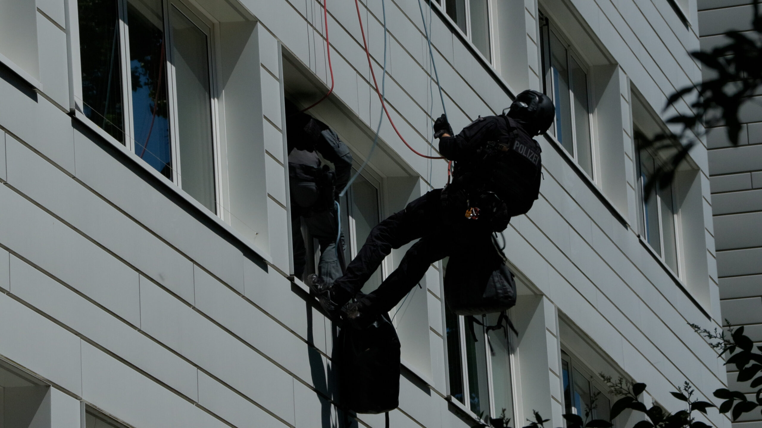 Ein Höhenspezialist der Polizei