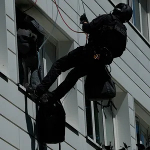 Ein Höhenspezialist der Polizei