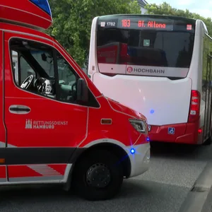 Bus muss an Kieler straße notbremsen – zwei Fahrgäste verletzt in Klinik